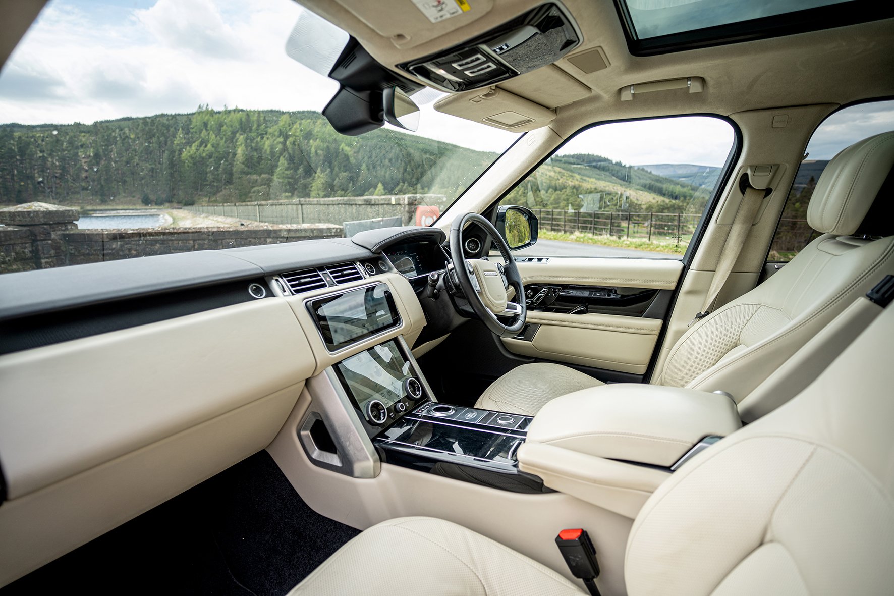 Transport Rover Luxury Range Rover Transport | Jason Baxter Tours