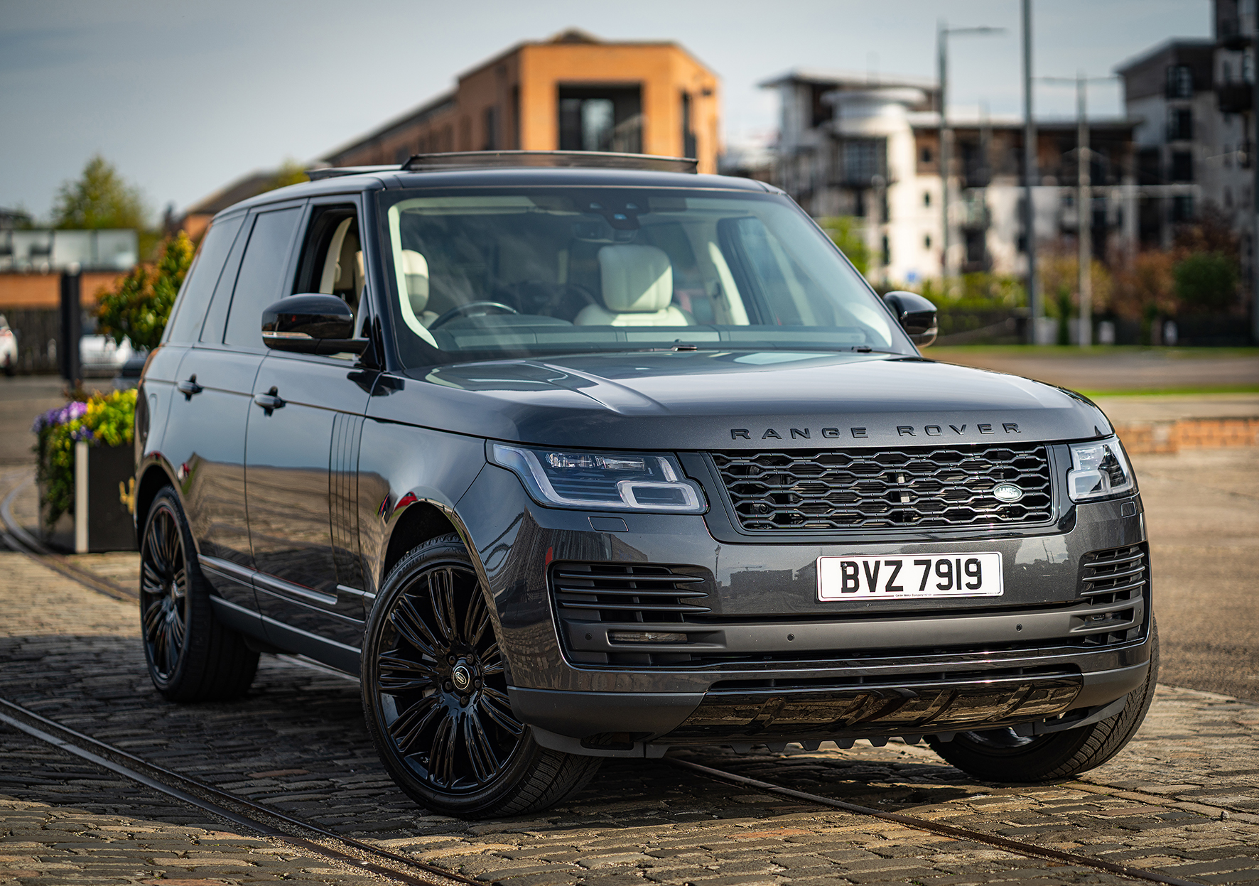 Transport Rover Luxury Range Rover Transport | Jason Baxter Tours