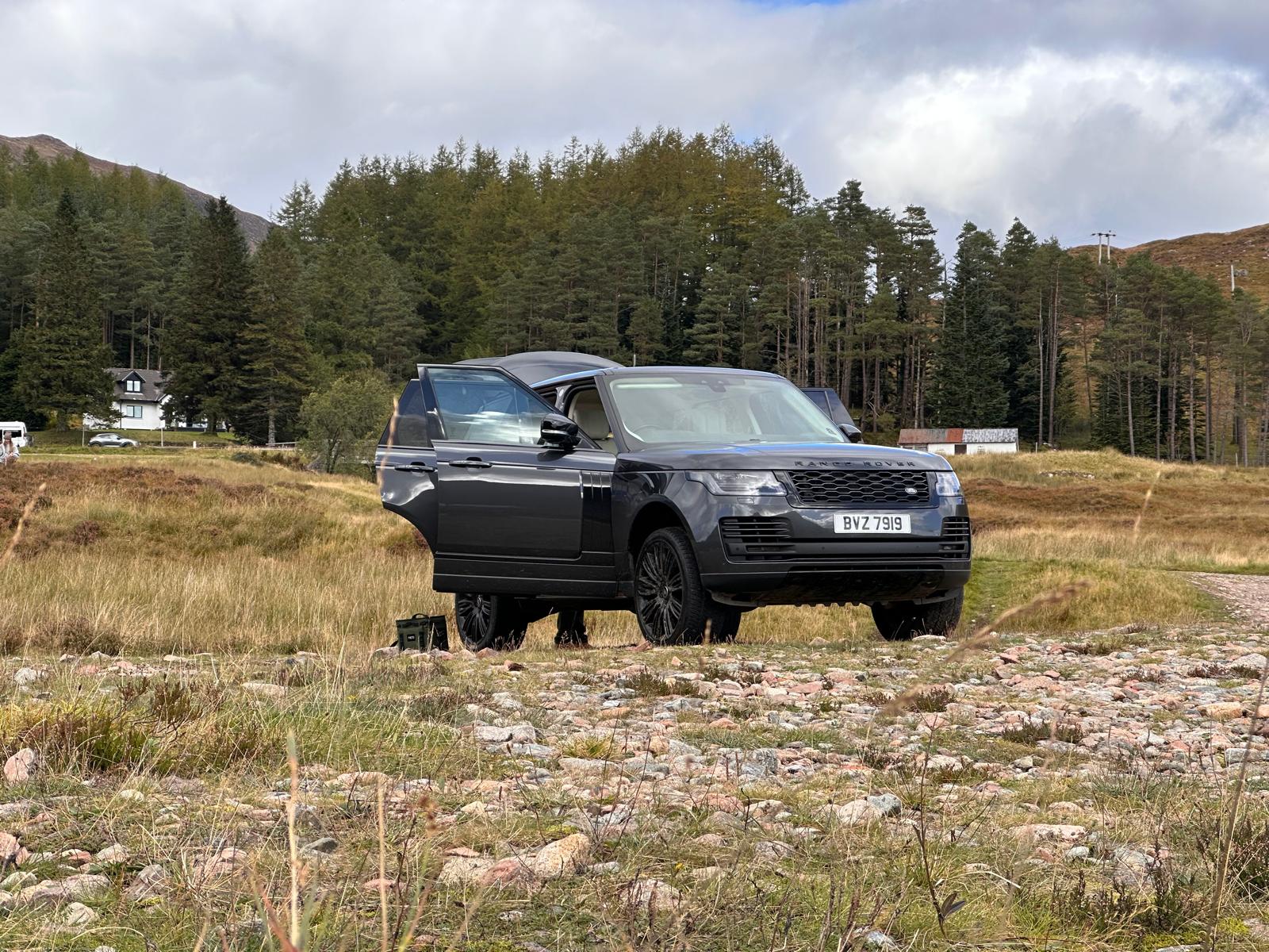 Transport Rover Luxury Range Rover Transport | Jason Baxter Tours